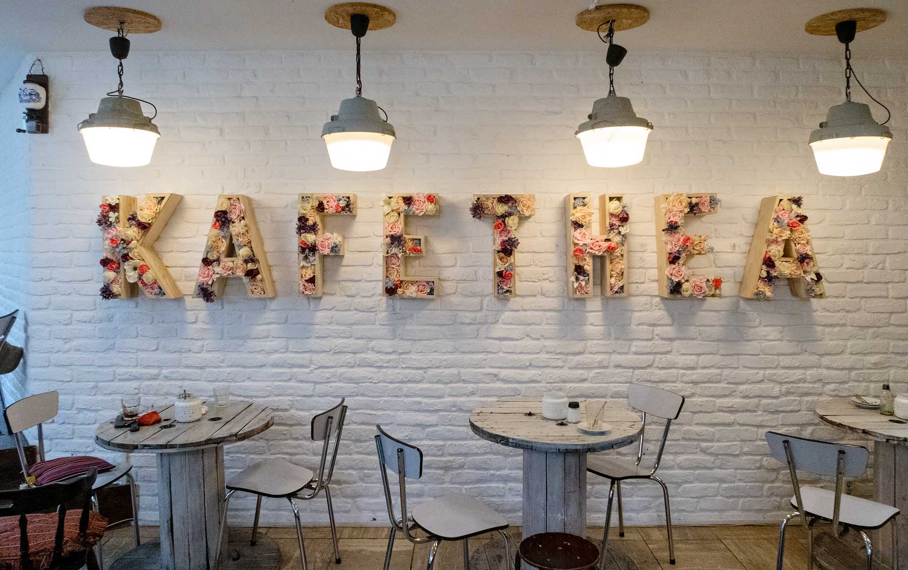 Kafethéa in Maastricht, een koffiebar en veganistische bakkerij. Een echte hotspot in Maastricht.