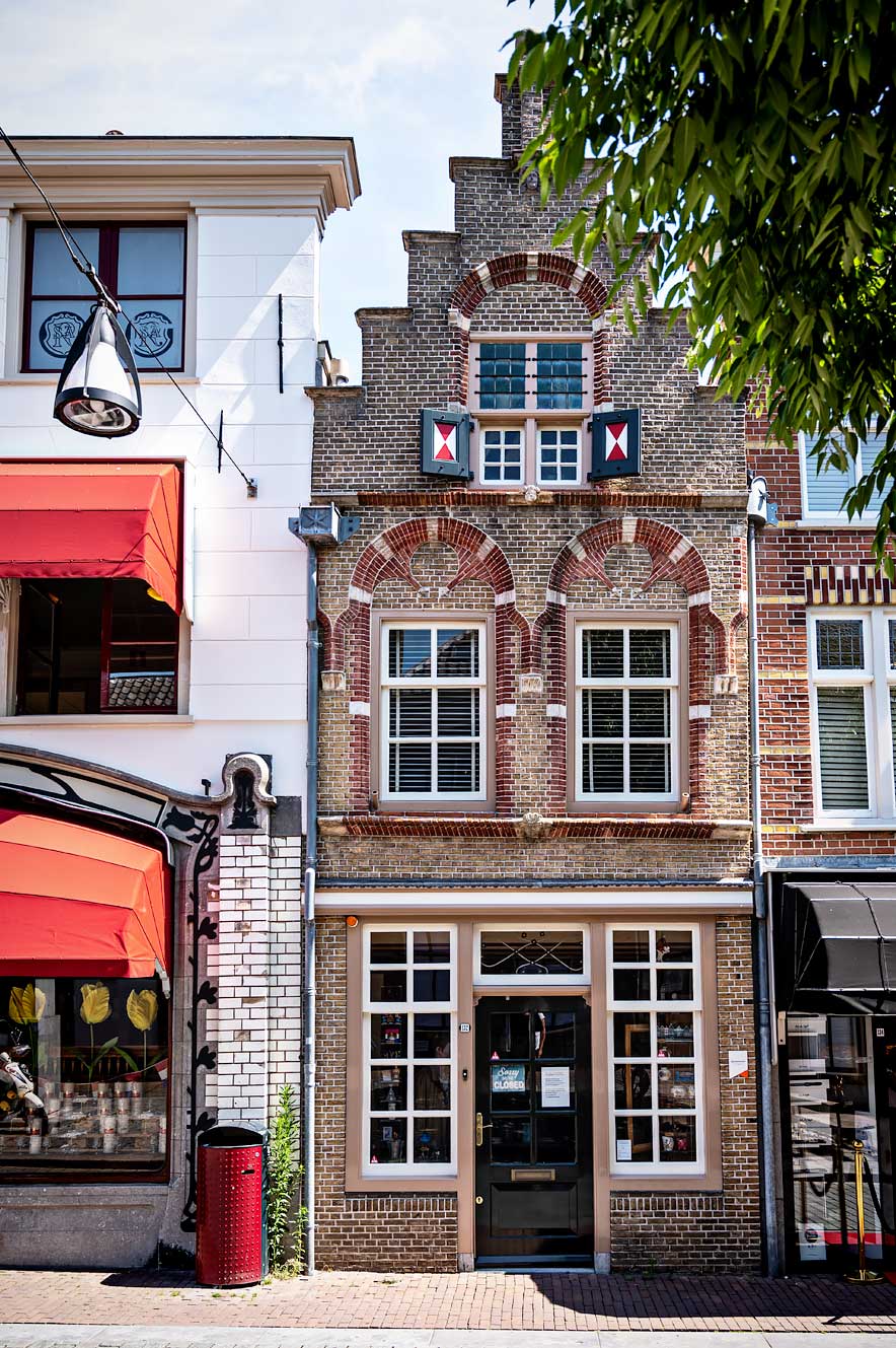 Dordtse trapgevel uit 1777 in Dordrecht