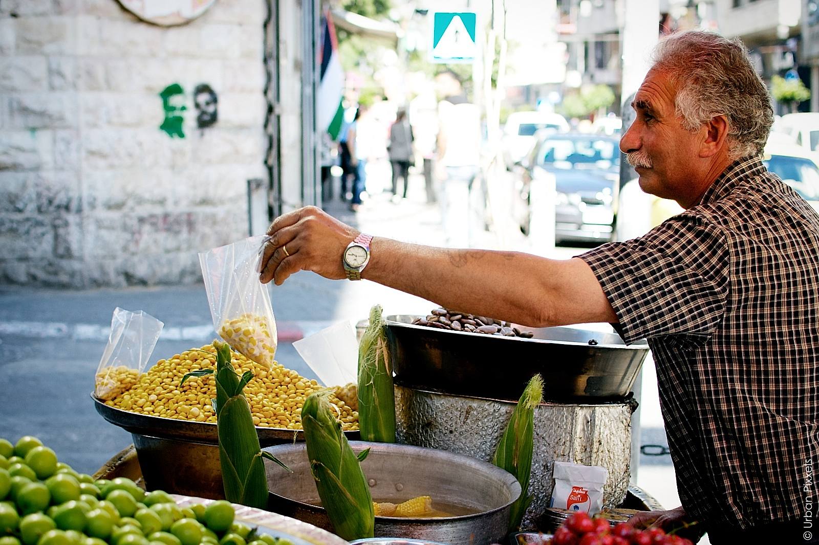 Man selling corn in Ramallah | Urban Pixxels